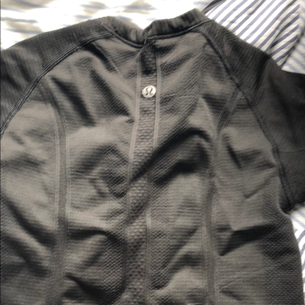 Lululemon running shirt